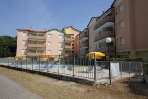 Comfy 3 room flat in Rosolina with shared pool